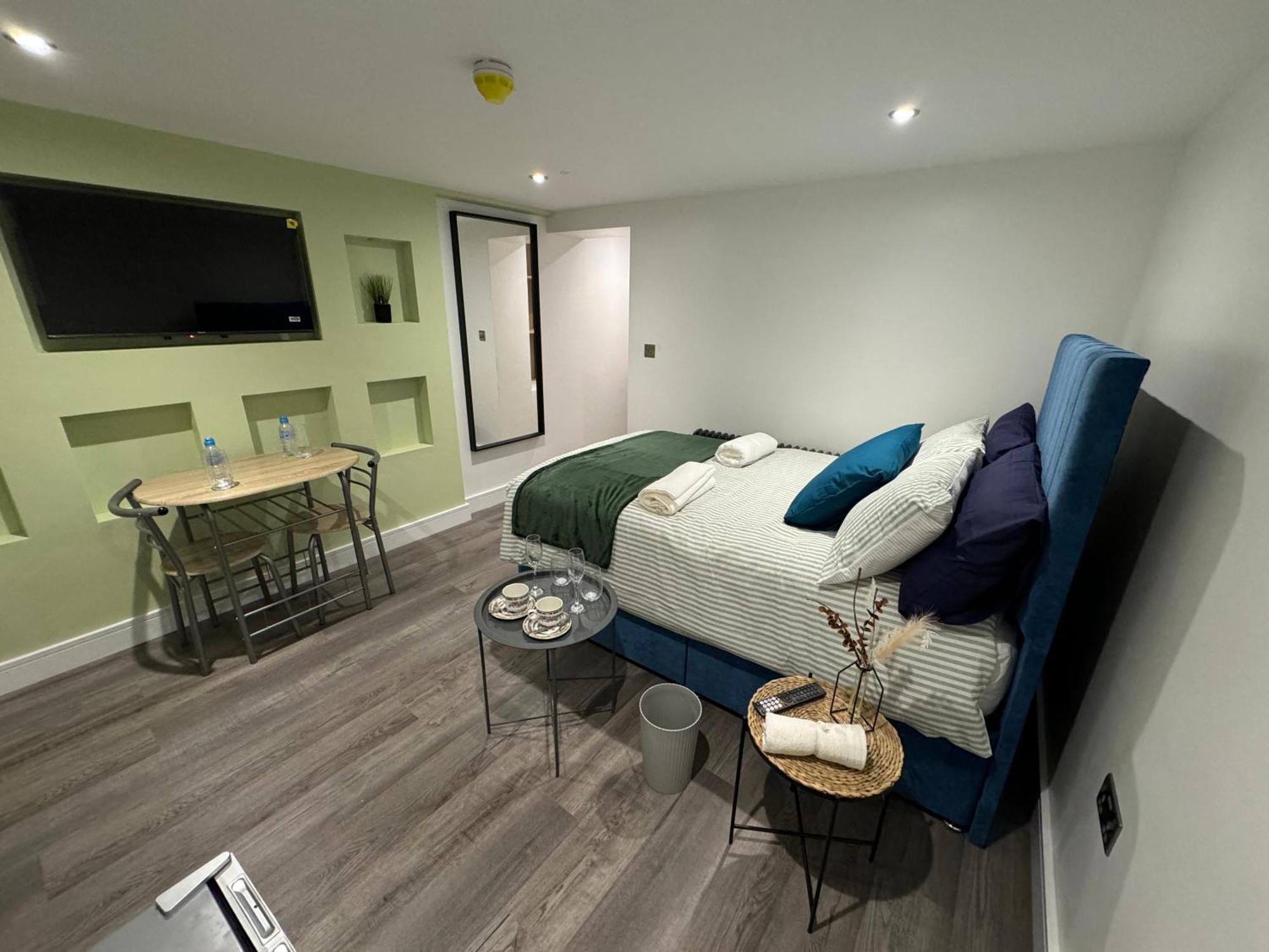 Southgate Luxury Apartment