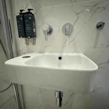 Southgate Luxury Apartments Elland Экстерьер фото