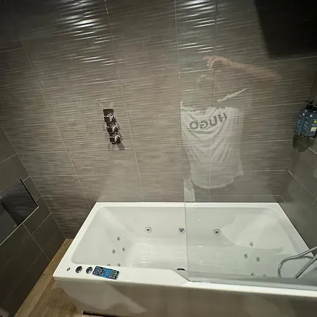 Southgate Luxury Apartments Elland Экстерьер фото