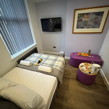 Southgate Luxury Apartments Elland Экстерьер фото