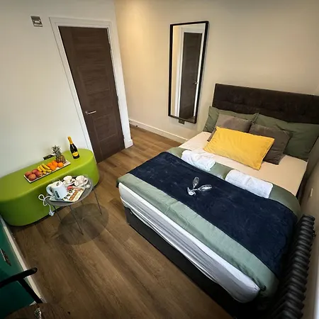 Southgate Luxury Apartments Elland Экстерьер фото