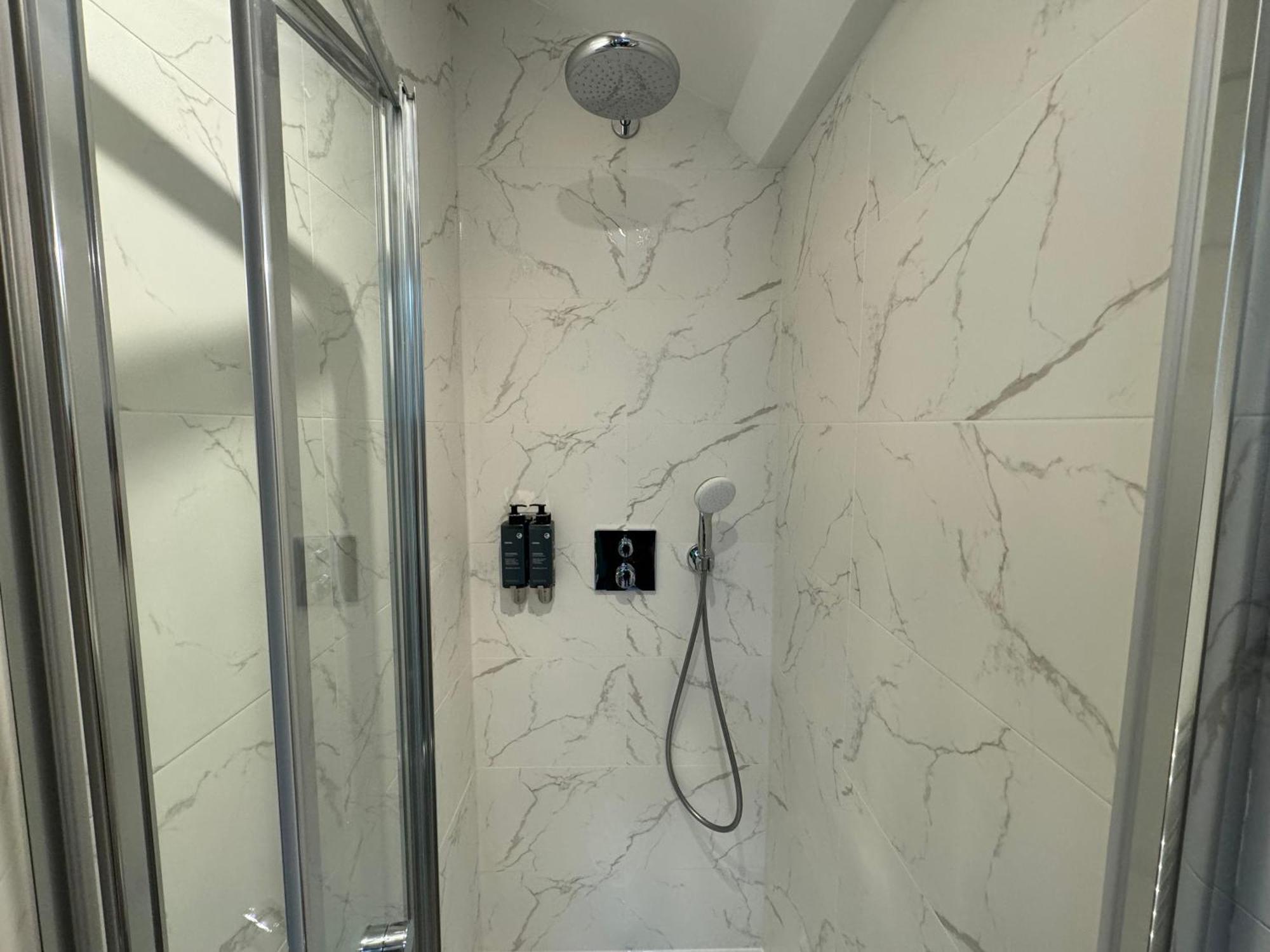 Southgate Luxury * Elland