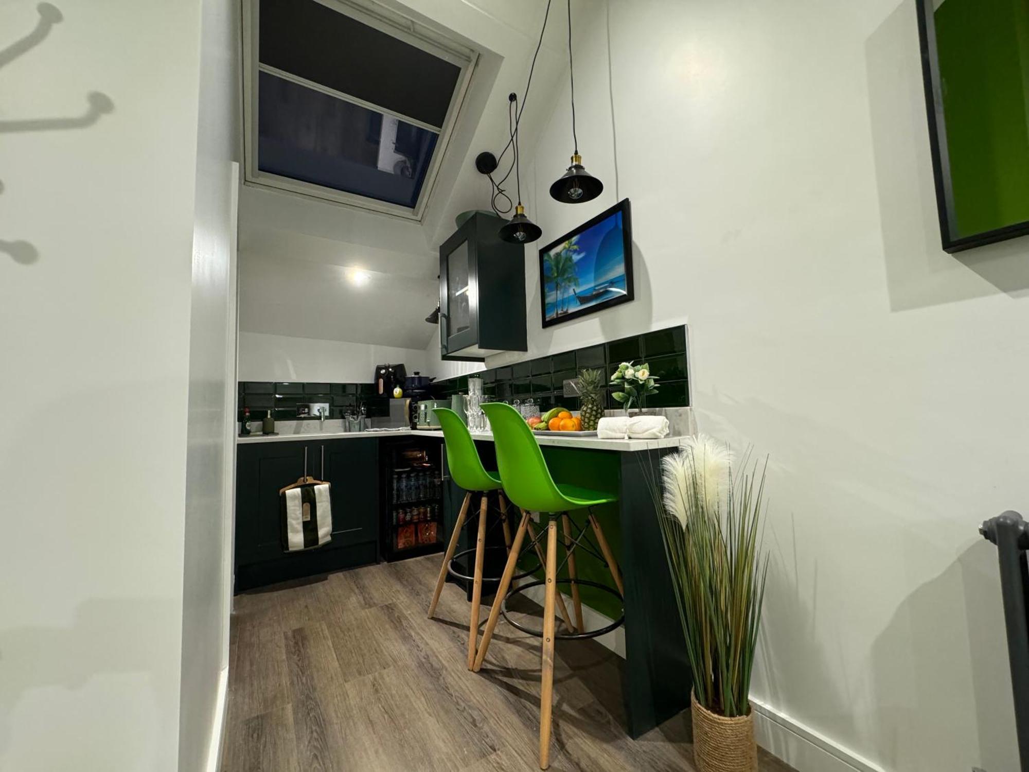 Southgate Luxury Apartment