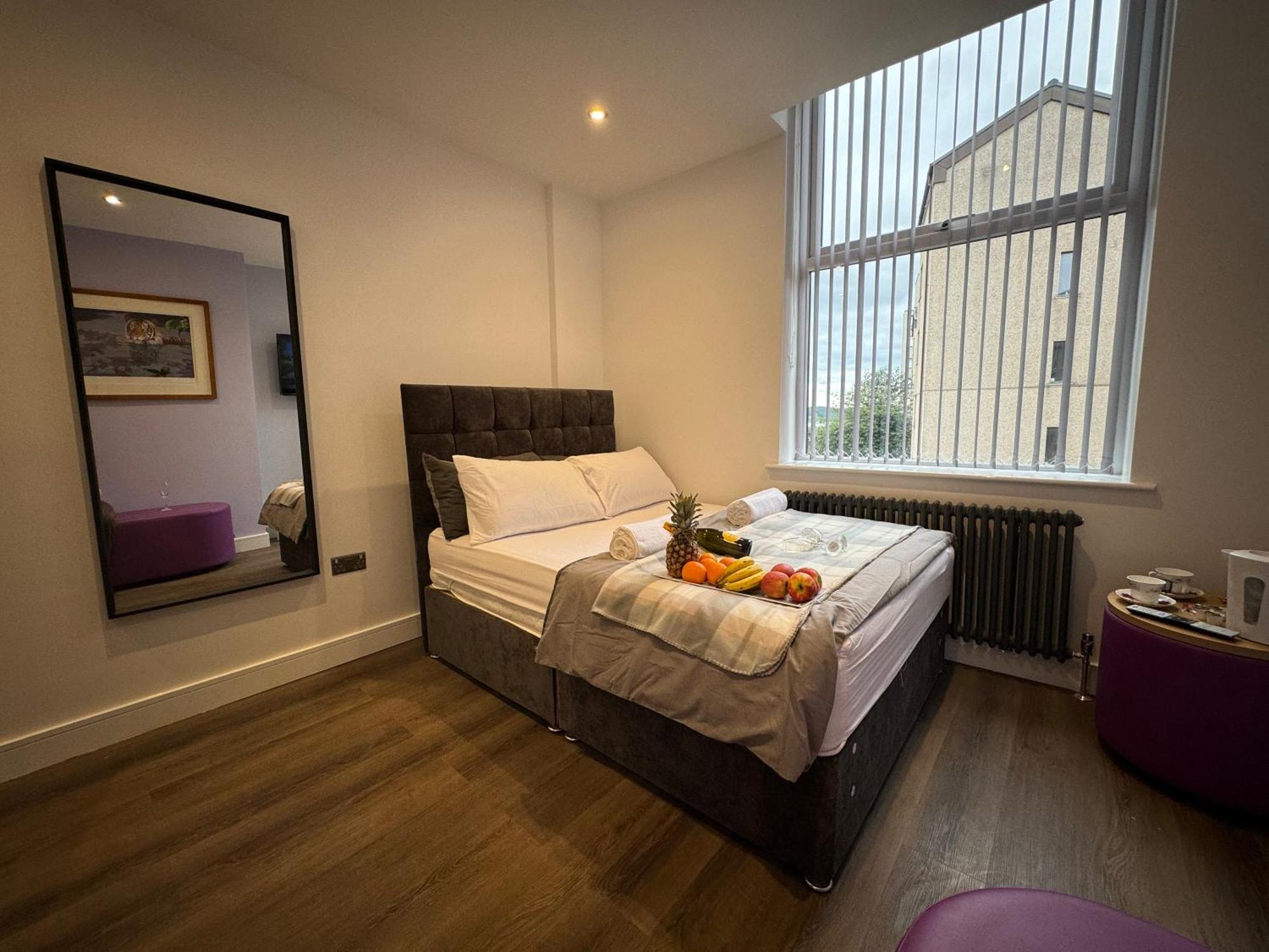 Southgate Luxury * Elland