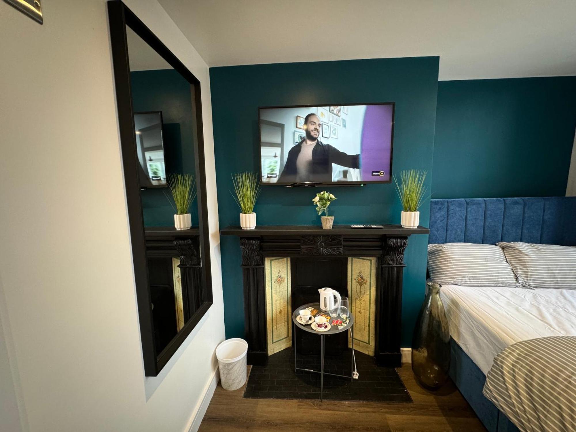 Southgate Luxury Apartment